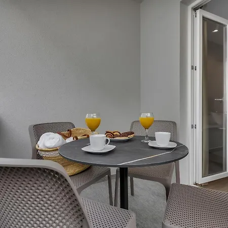 Olea Prestige アパートホテル